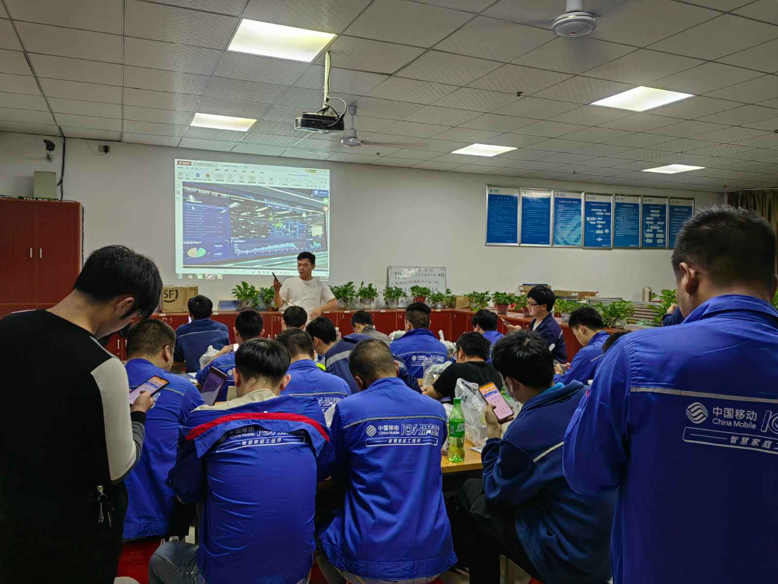 三亚志远药品研发有限公司为中移铁通有限公司安全用电培训